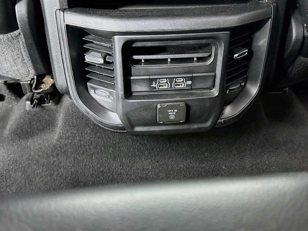 Used 2019 Diamond Black Crystal Pearlcoat Ram Laramie image 30