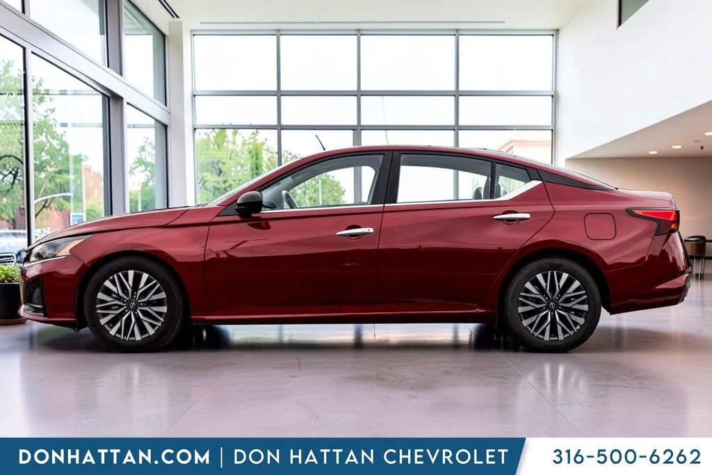 Used 2025 Nissan Altima SV with VIN 1N4BL4DV7SN307609 for sale in Park City, KS