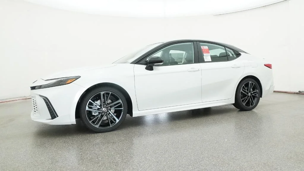 New 2026 Wind Chill Pearl with Midnight Black Metallic roof Toyota XSE image 7