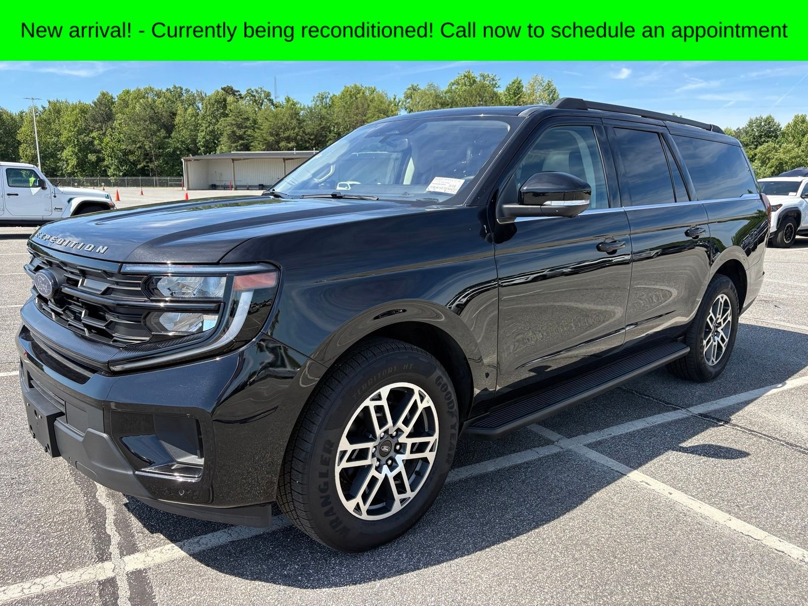 Used 2025 Black Metallic Ford Active image 11