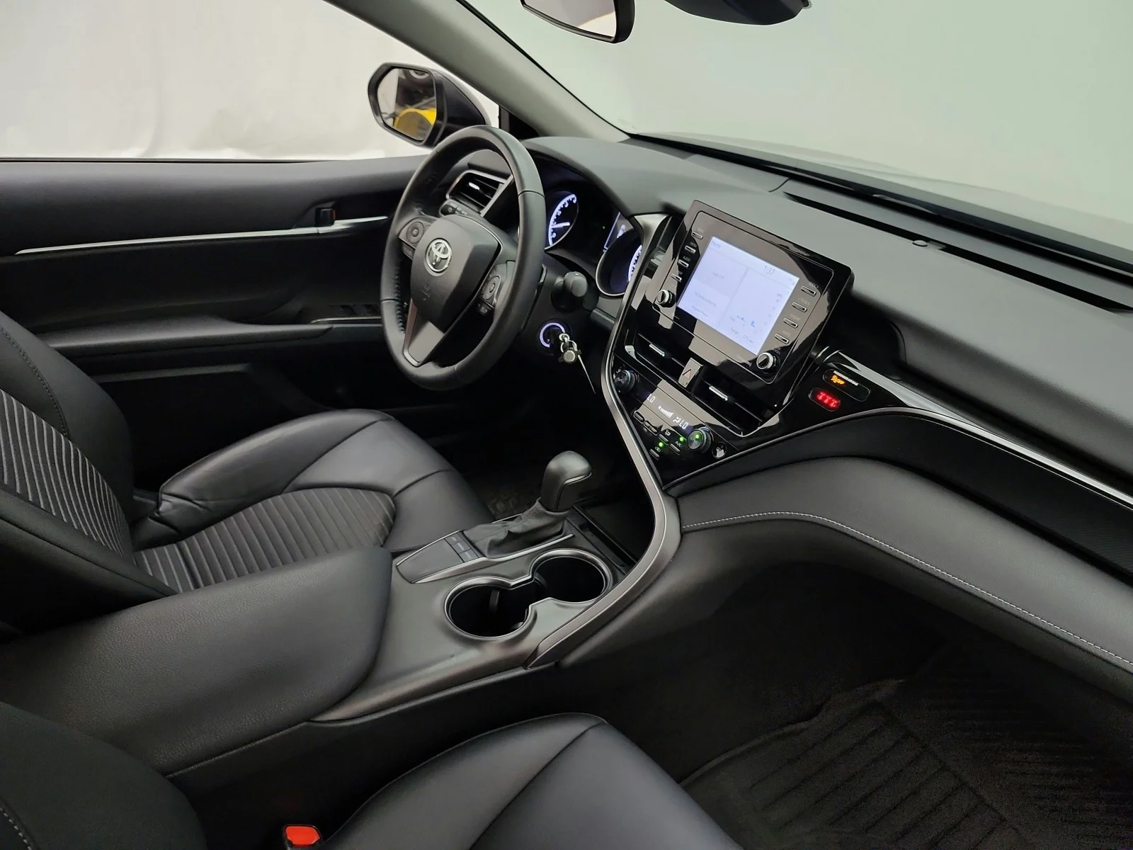 Used 2024 Midnight Black Metallic Toyota SE Auto (Natl) image 17