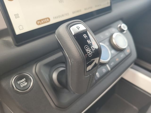 Used 2025 White Land Rover S image 20
