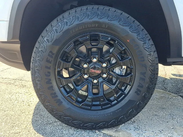 New 2026 Summit White GMC Elevation image 7