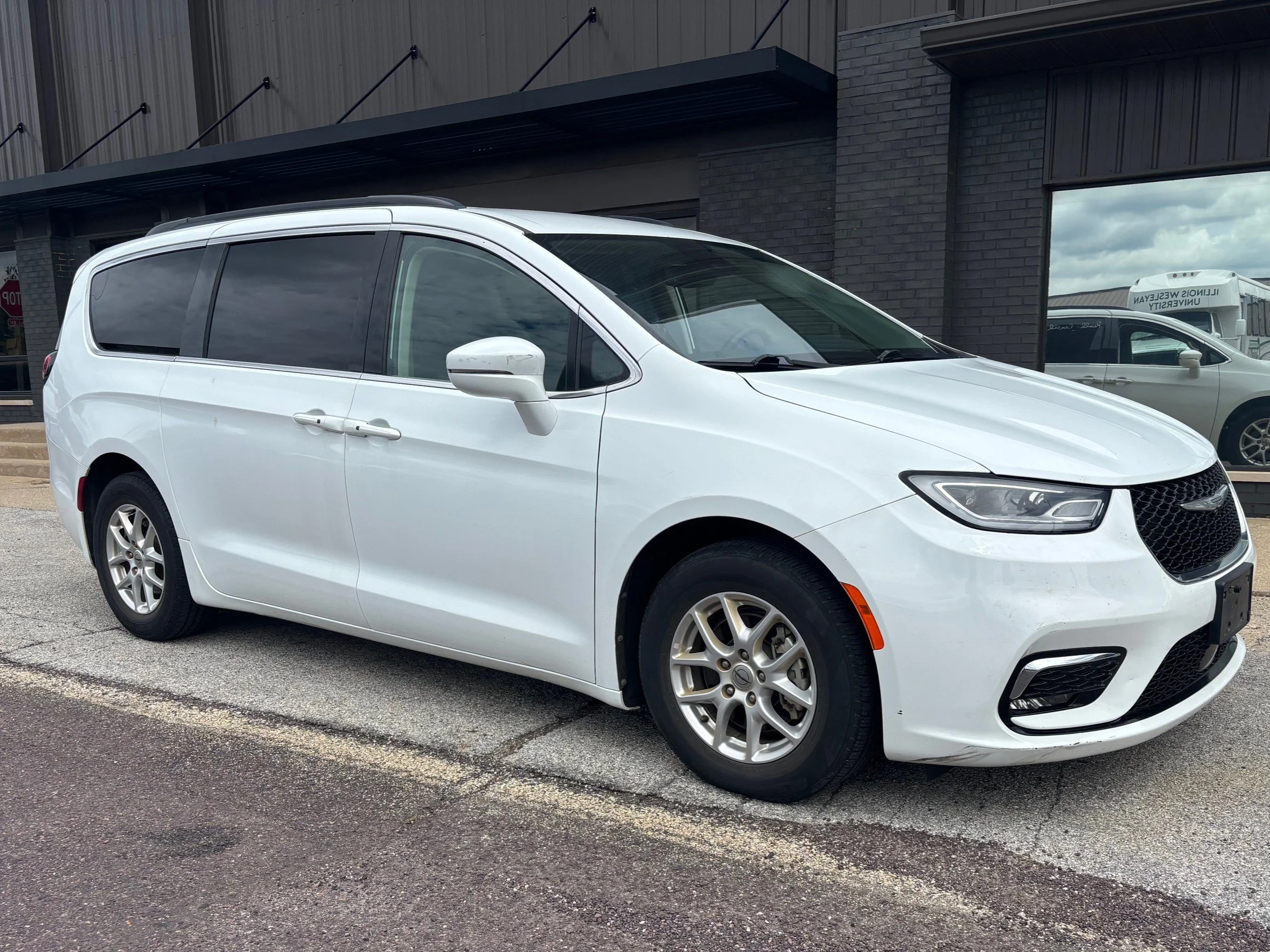 Used 2022 Bright White Clearcoat Chrysler Touring L image 3