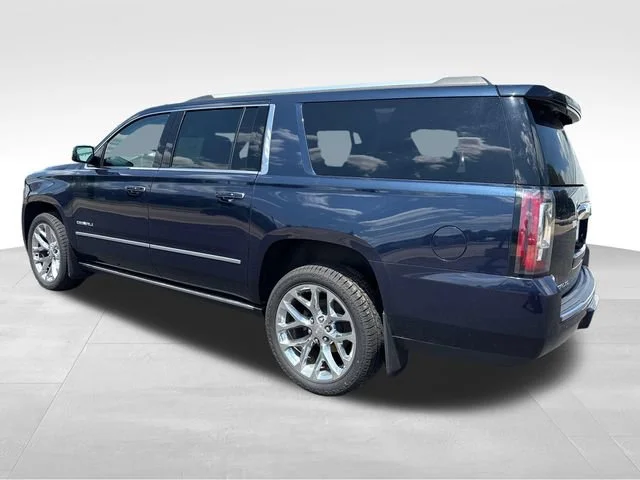 Used 2020 DARK SAPPHIRE BLUE METALLIC GMC Denali image 3