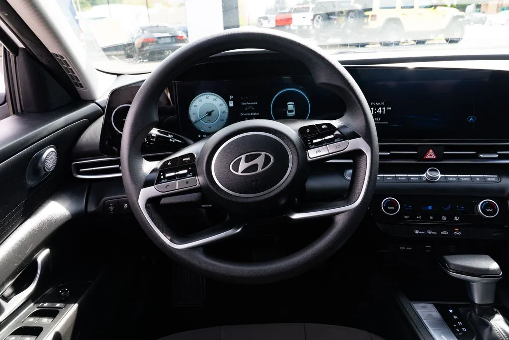 Used 2024 White Hyundai SEL image 11