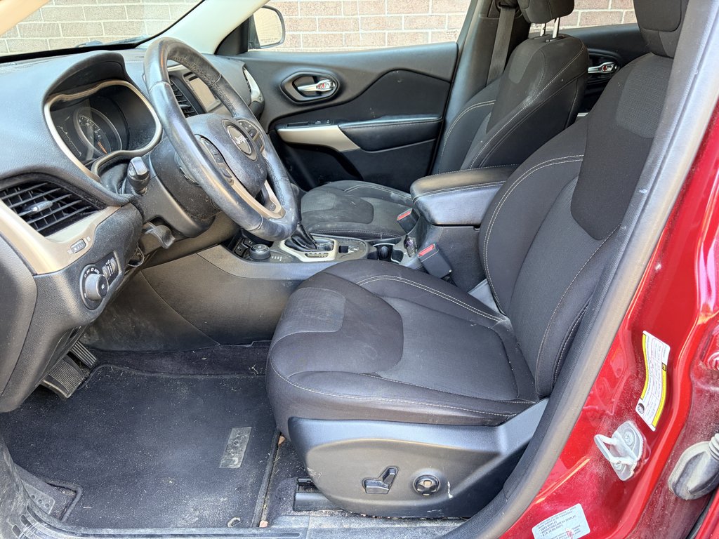 Used 2017 Deep Cherry Red Crystal Pearlcoat Jeep Latitude image 10