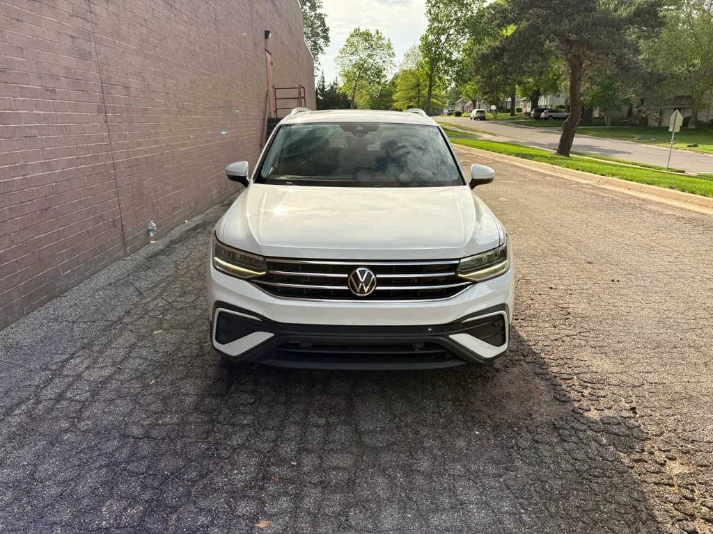 Used 2022 Pure White Volkswagen SE image 8