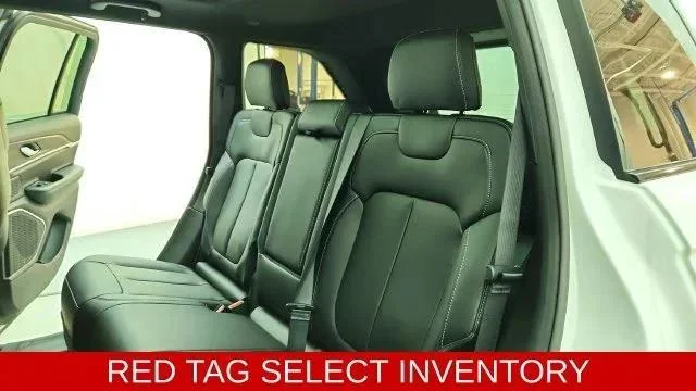 New 2026 Bright White Clear-Coat Exterior Paint Jeep Limited image 20