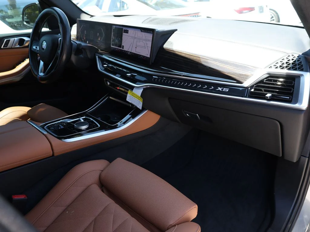 Used 2025 Gray BMW xDrive40i image 24