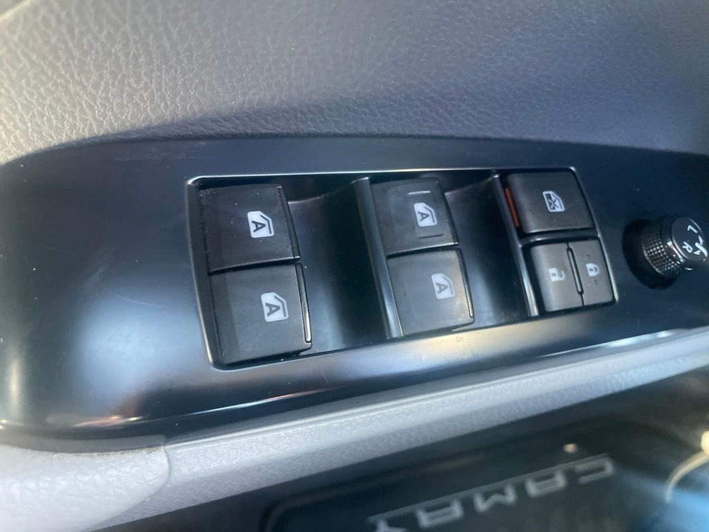 Used 2018 Super White Toyota SE image 16