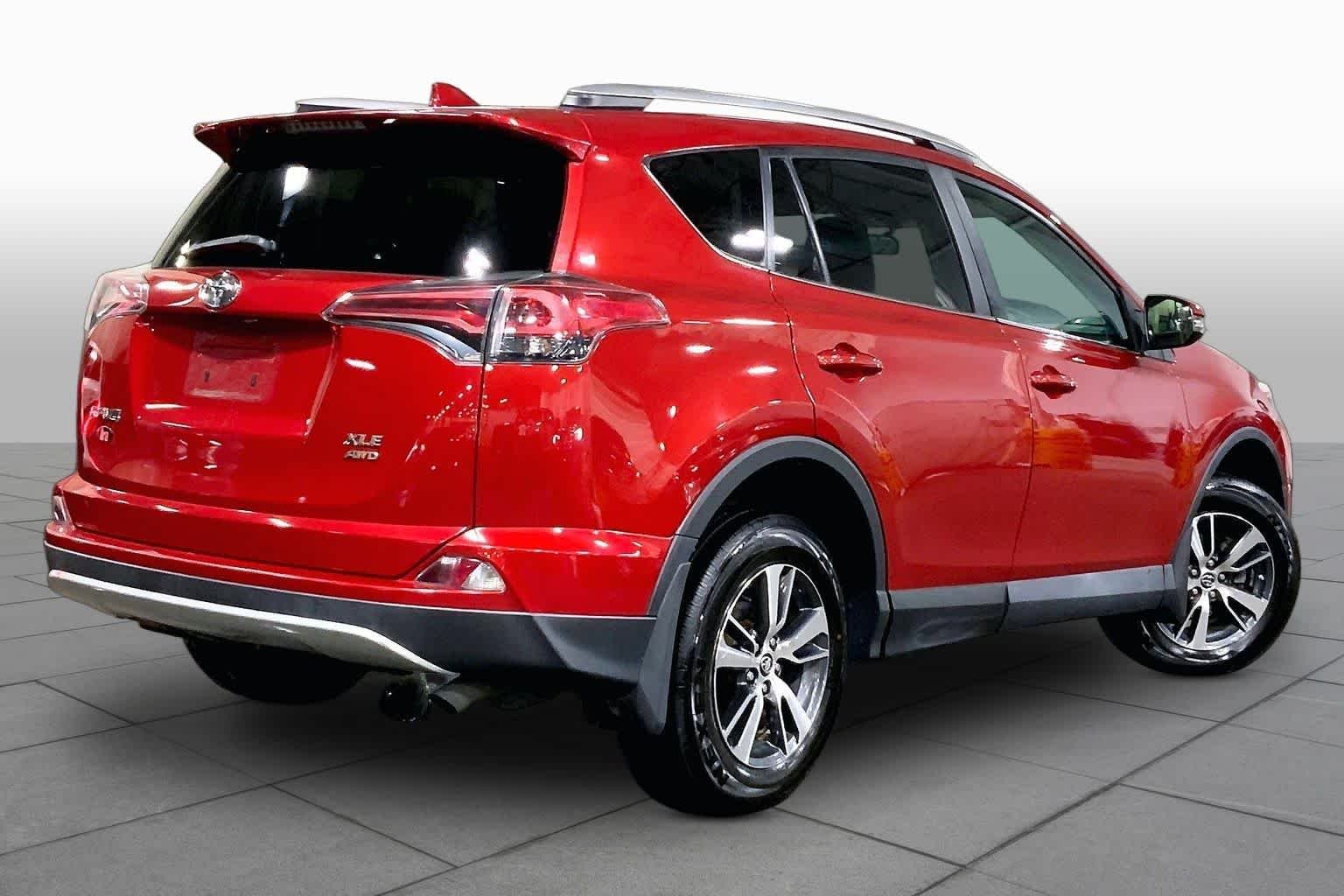 Used 2016 Barcelona Red Metallic Toyota XLE image 13