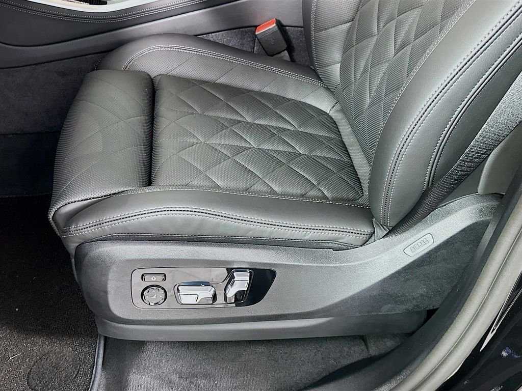 New 2026 Black Sapphire Metallic BMW sDrive40i image 21