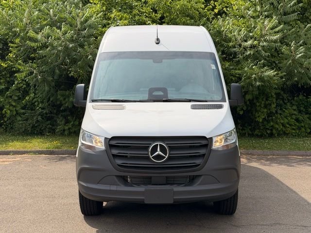 New 2026 Arctic+White Mercedes-Benz  image 2