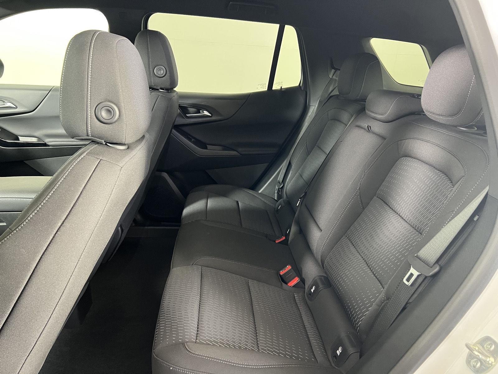 Used 2025 Summit White Chevrolet FWD LT image 35