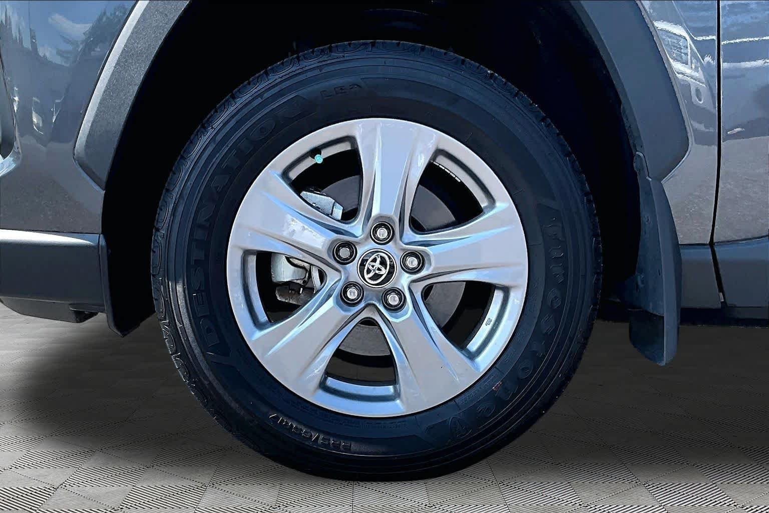 Used 2024 Magnetic Gray Metallic Toyota Hybrid XLE image 11