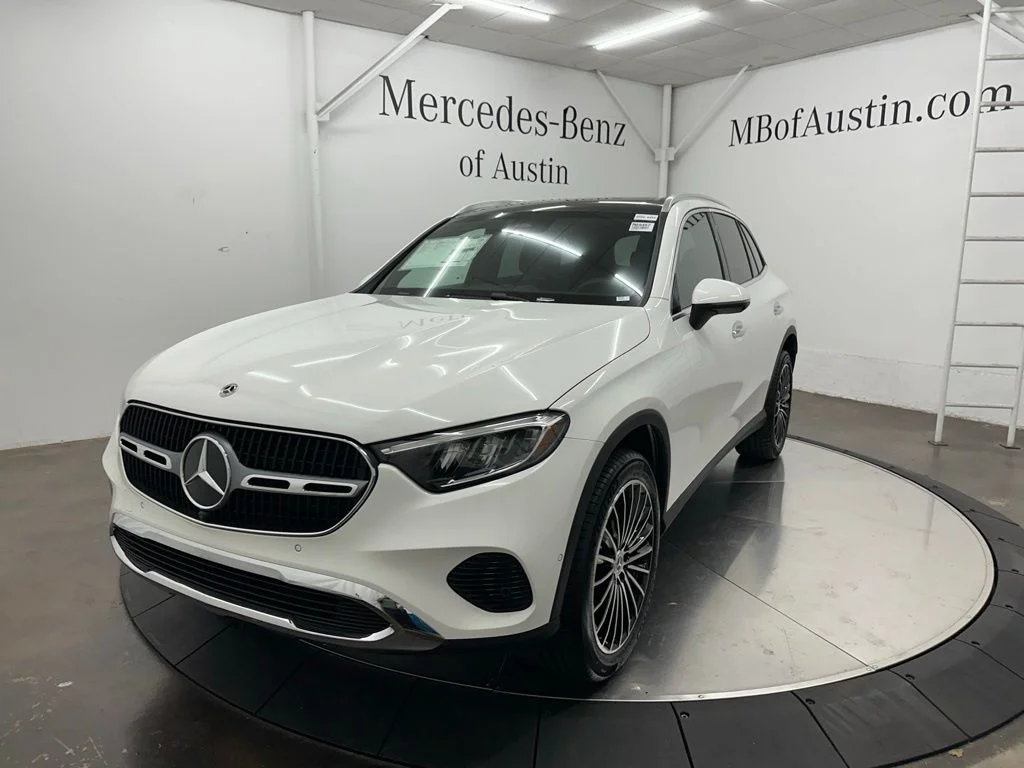 New 2027 White Mercedes-Benz GLC 300 image 3