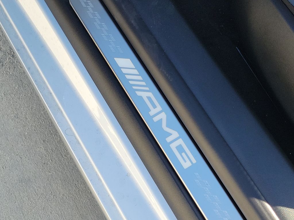 New 2027 MANUFAKTUR Moonlight White Metallic Mercedes-Benz AMG® SL 55 Roadster image 13