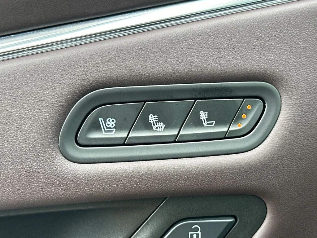 Used 2024 Silver Cadillac Sport Platinum image 33