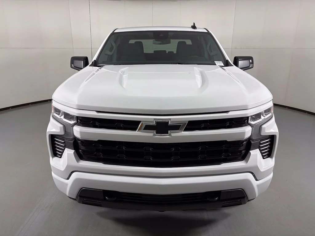 New 2026 Summit White Chevrolet RST image 4