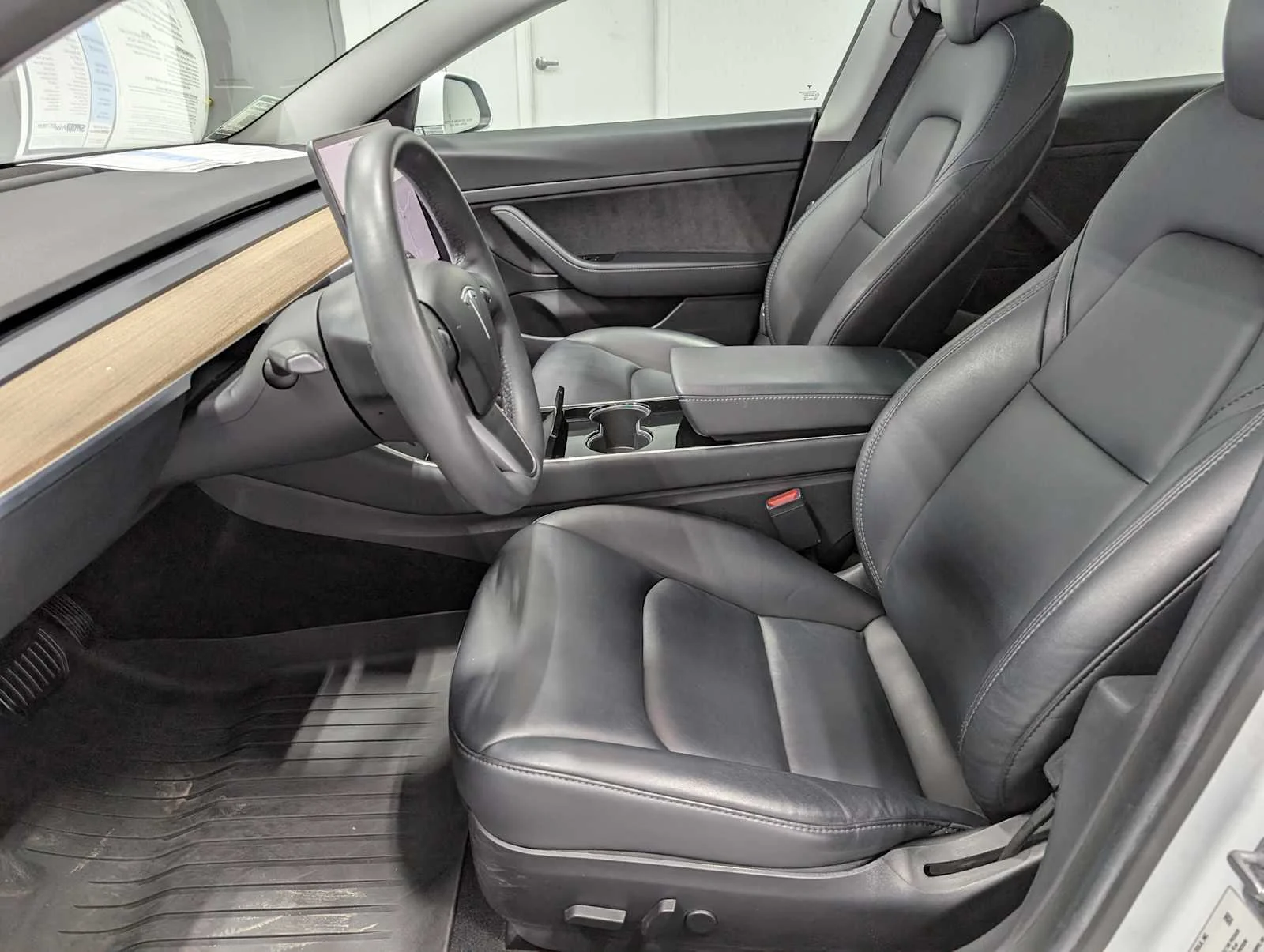 Used 2020 Pearl White Multi-Coat Tesla Standard Range Plus image 4