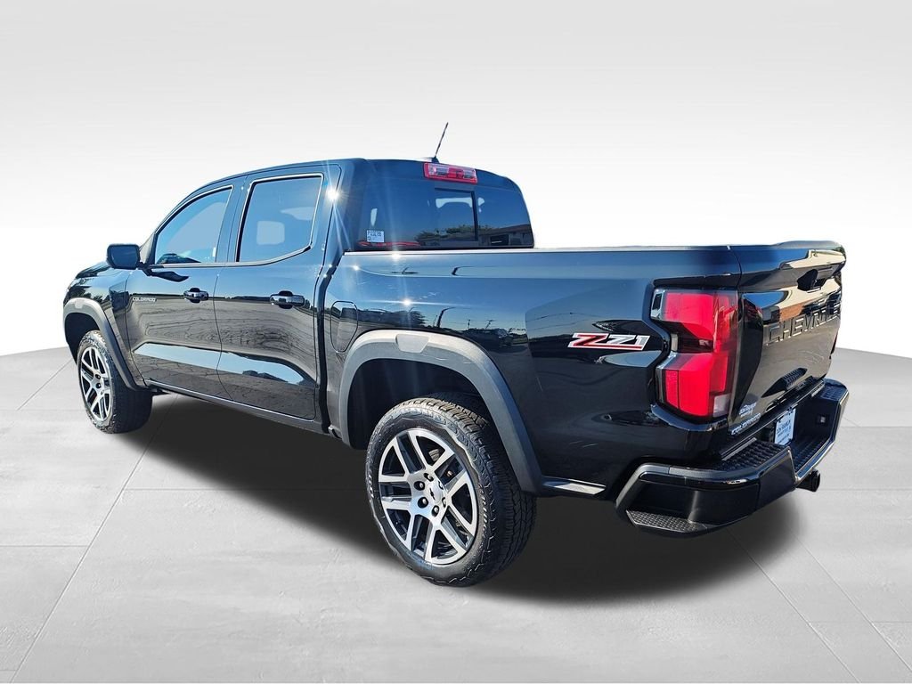 Used 2023 Black Chevrolet Z71 image 3