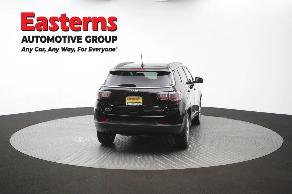 Used 2018 Black Jeep Latitude image 39