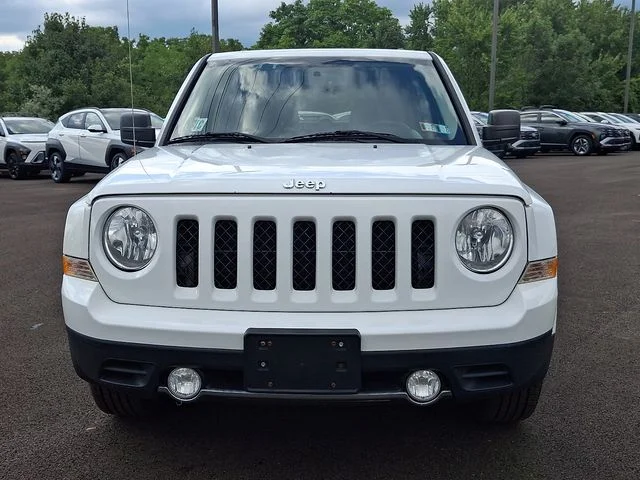 Used 2017 White Jeep Latitude image 2
