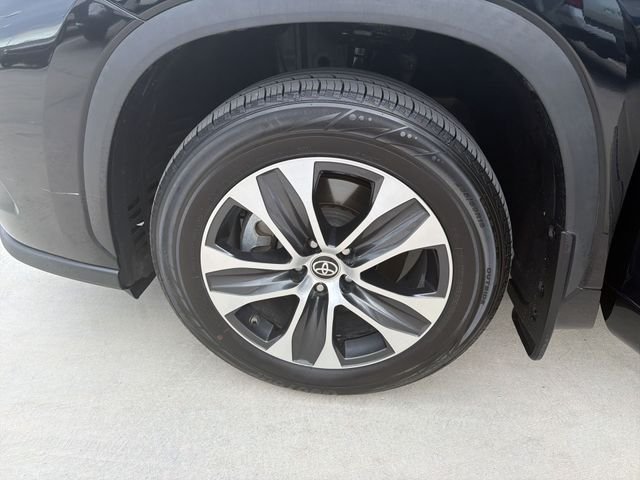 Used 2022 Black Toyota XLE image 32
