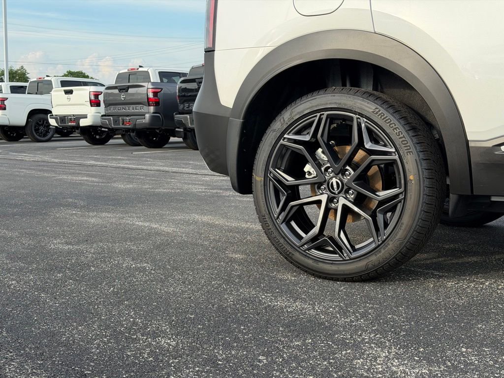 New 2026 Aspen White TriCoat / Super Black Two-tone Nissan SR image 32