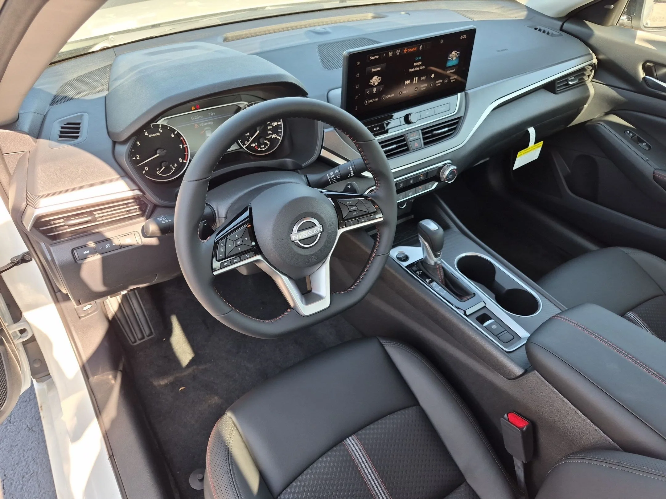 New 2026 Pearl White TriCoat / Super Black Two-tone Nissan SR image 11
