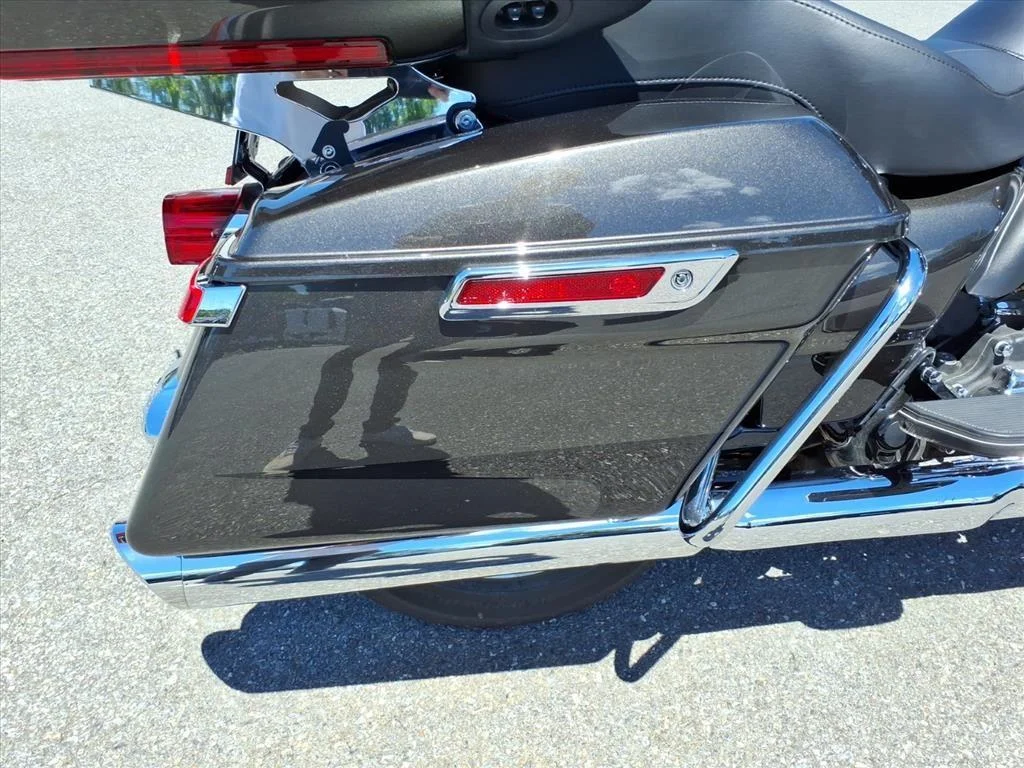 Used 2019 BLACK HARLEY Cruiser image 16