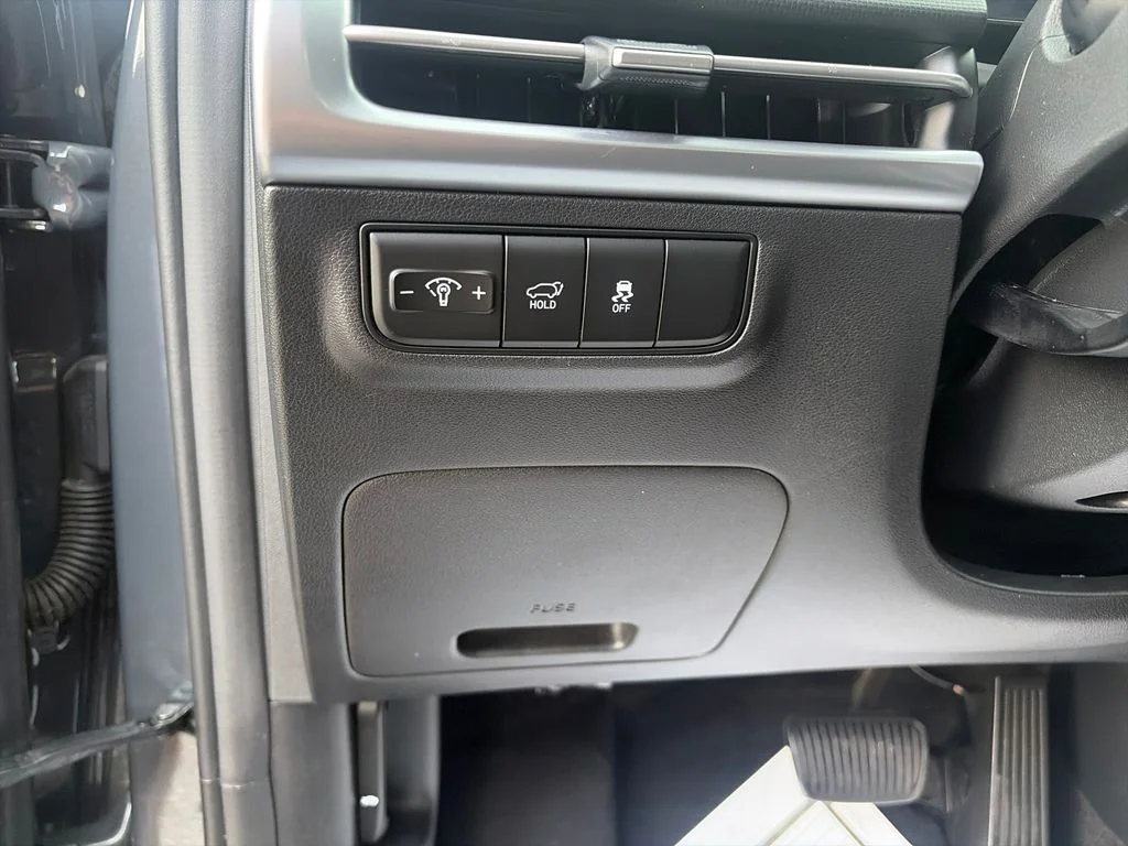 Used 2025 Gray Hyundai SEL image 31