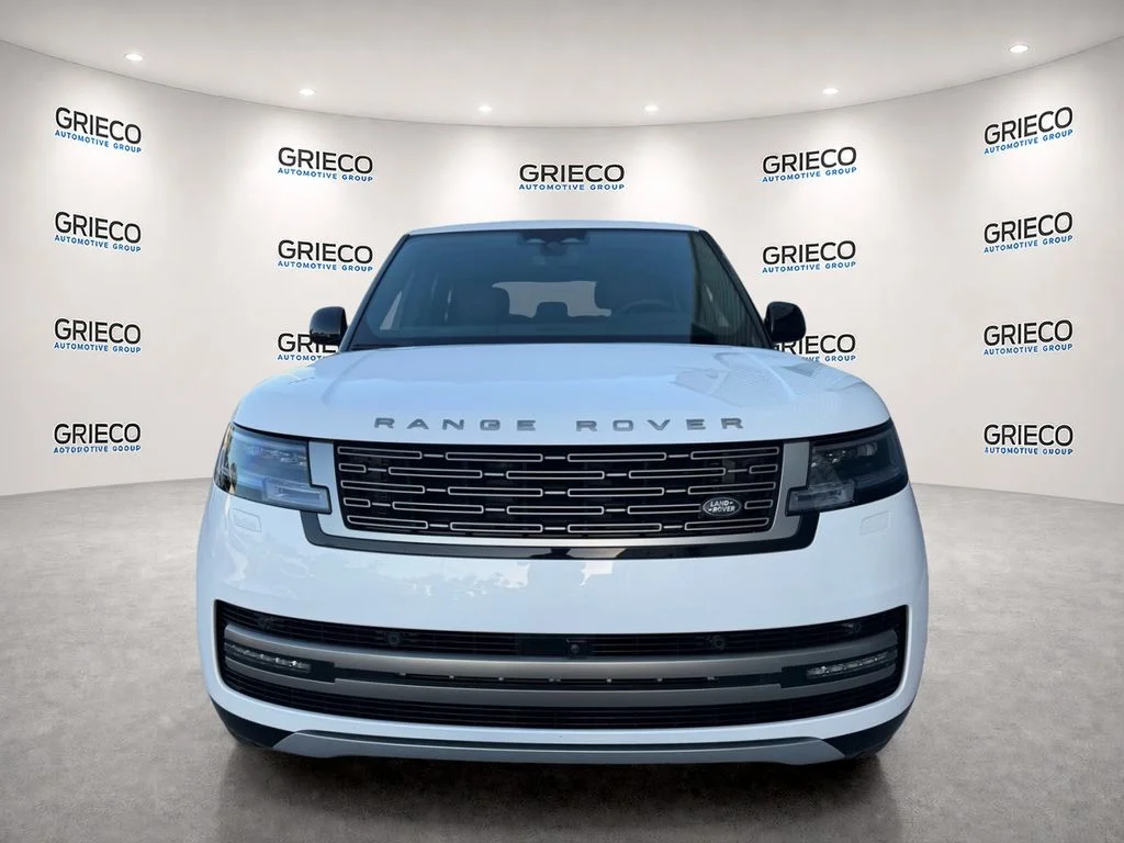Used 2025 Ostuni Pearl White Land Rover SE image 2