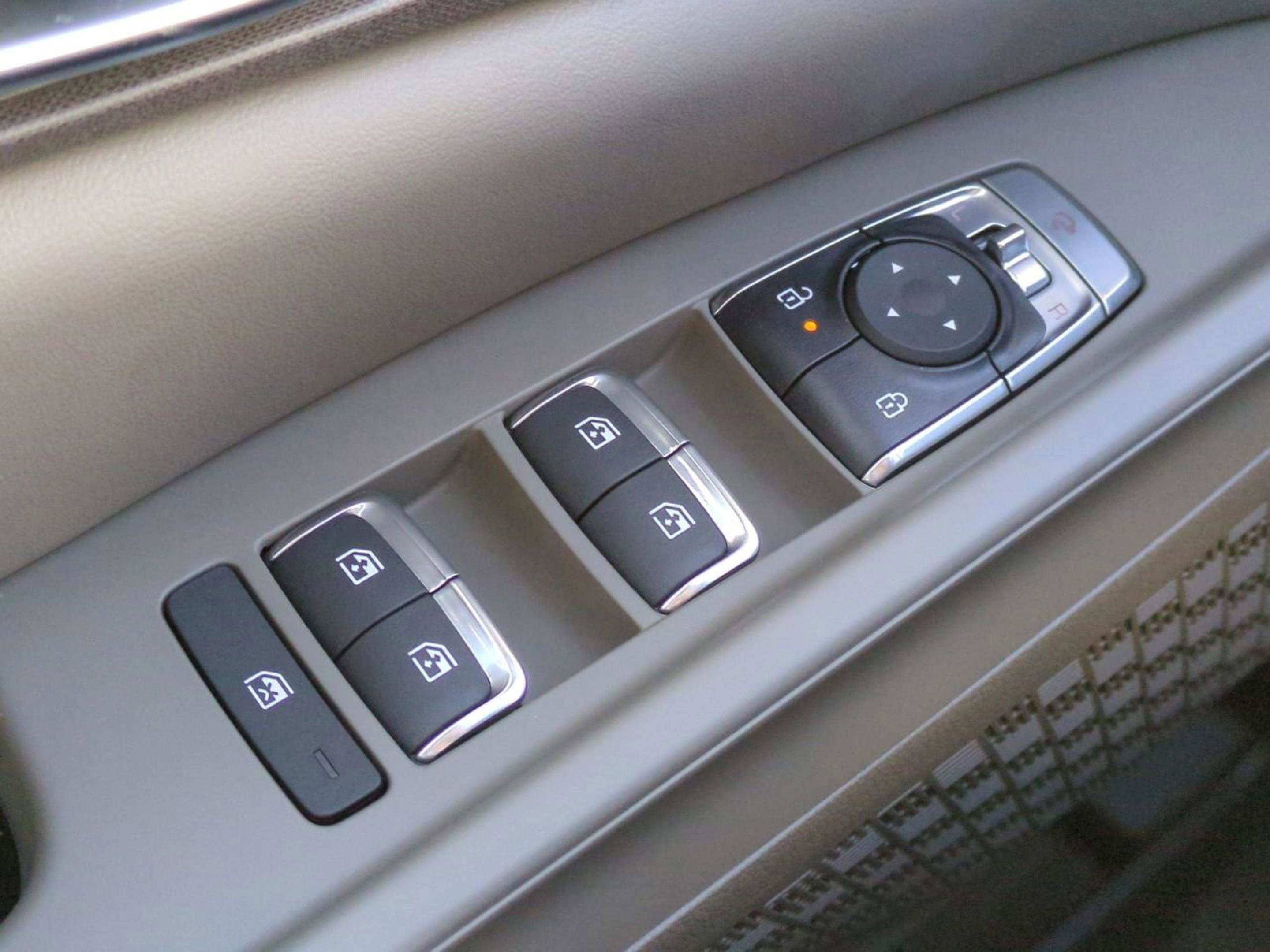 New 2026 Ceramic Silver Kia EX image 42