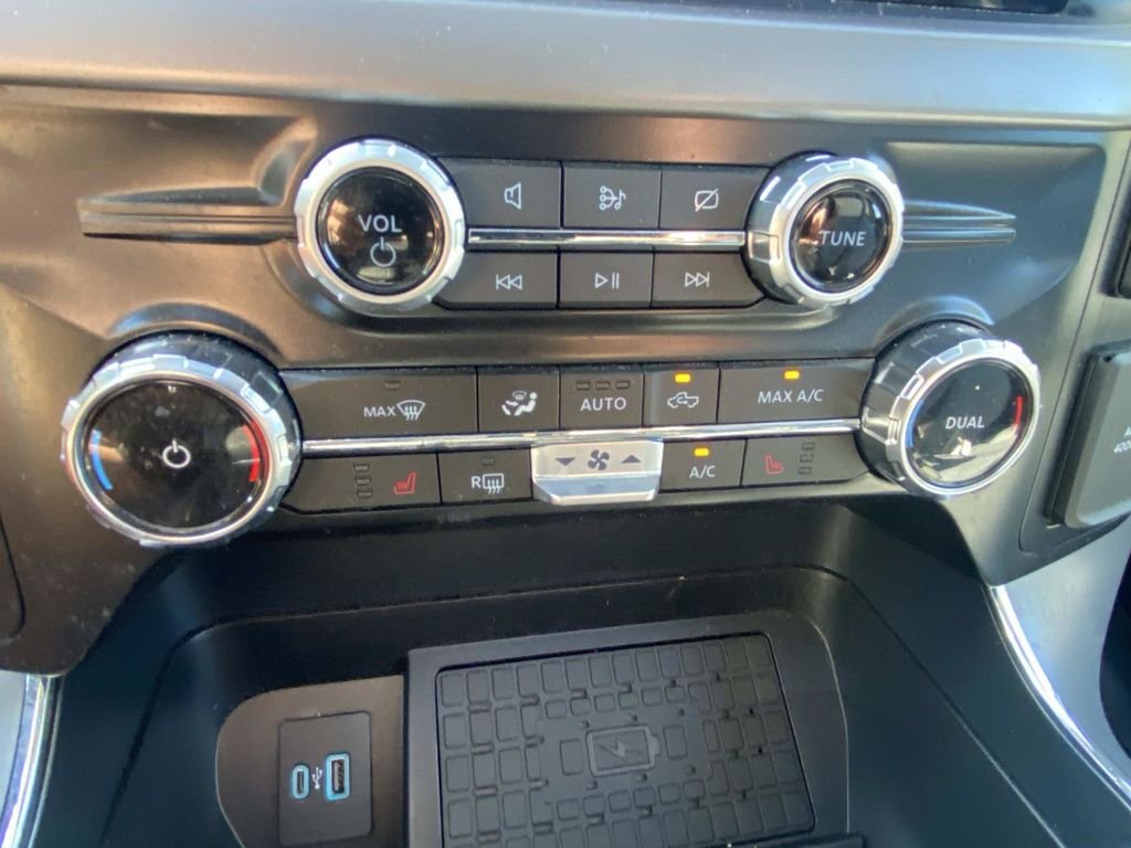 Certified Used 2024 Avalanche Ford XLT image 27
