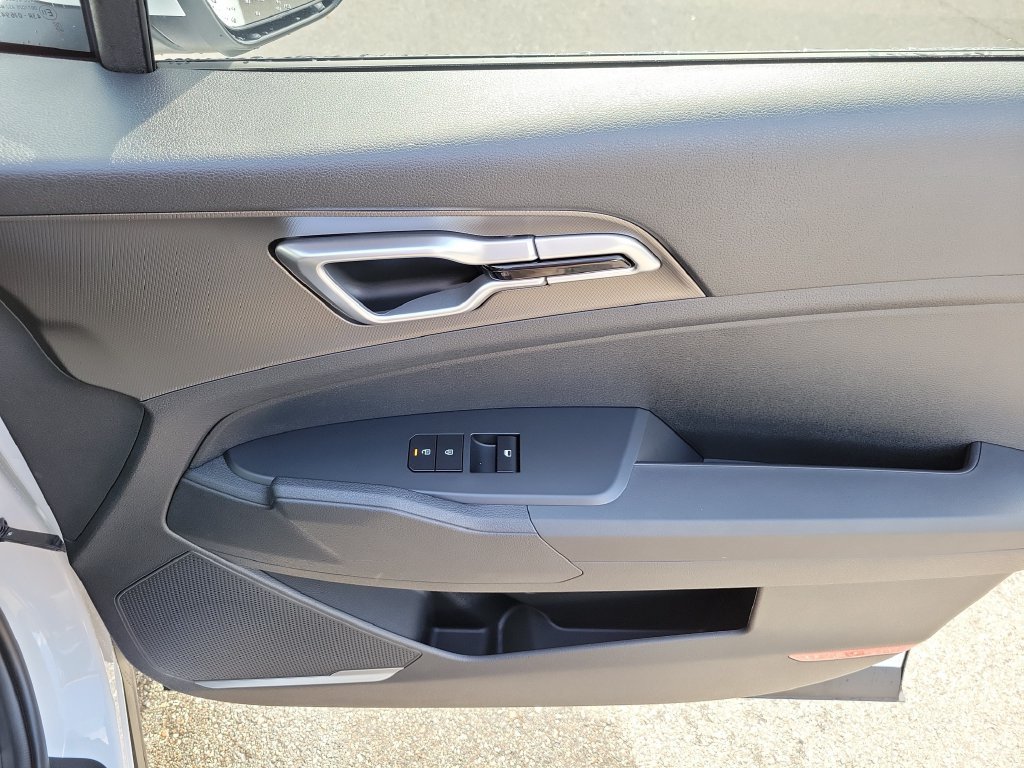 New 2027 Glacial White Pearl Kia LX image 10