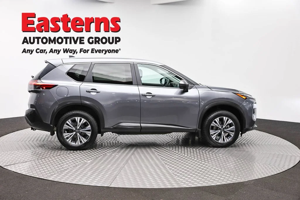 Used 2023 Gray Nissan SV image 4