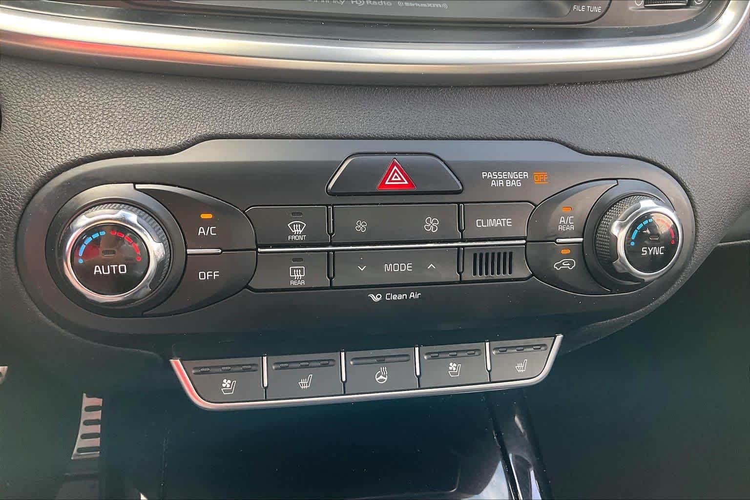 Used 2016 Titanium Silver Kia SXL image 33