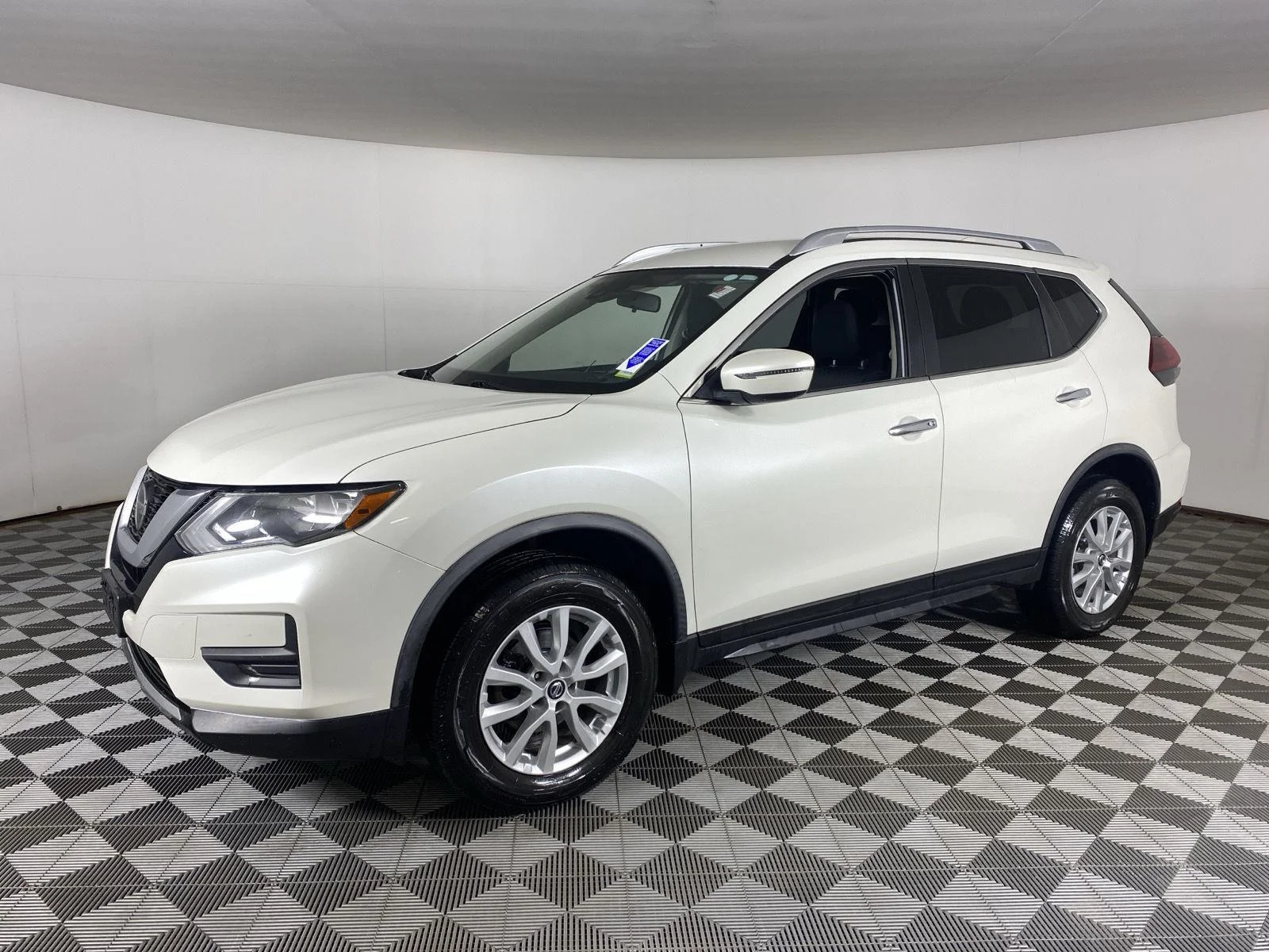 Used 2020 White Nissan SV image 3