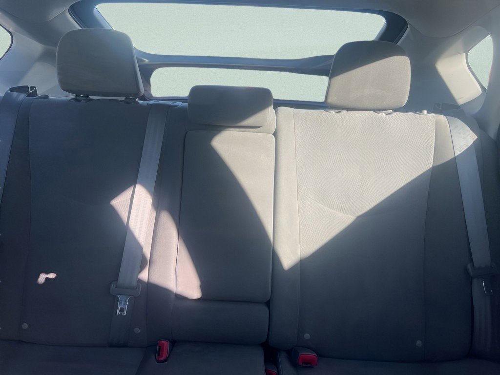 Used 2010 White Toyota V image 20
