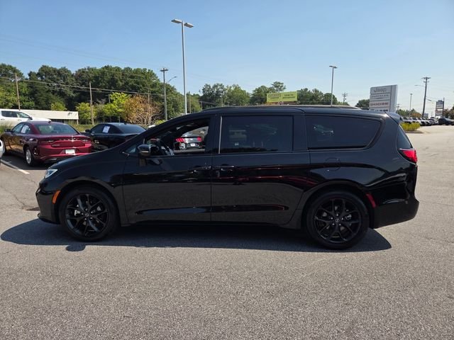 Used 2026 Black Chrysler Limited image 4