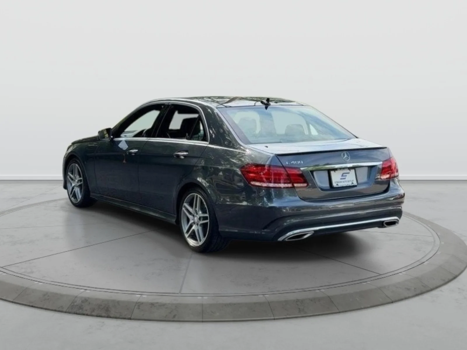 Used 2016 Black Mercedes-Benz E 400 image 4