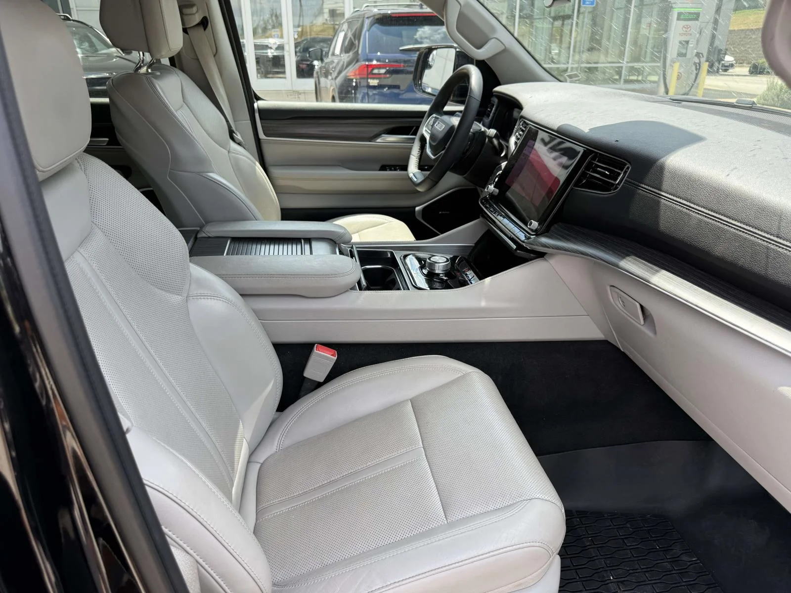 Used 2024 Black Jeep Series II image 9