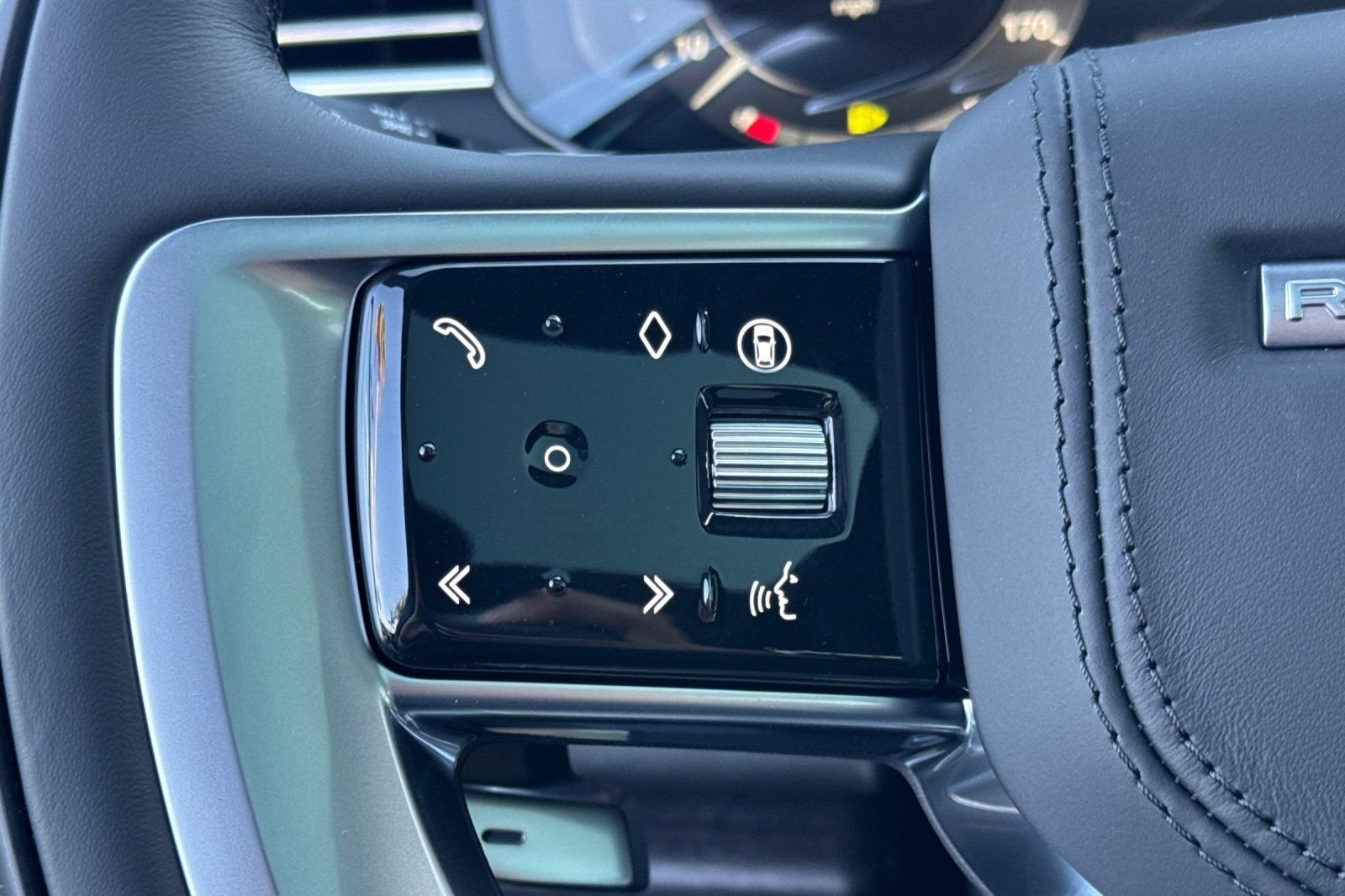 New 2026 Santorini Black Land Rover SE image 28