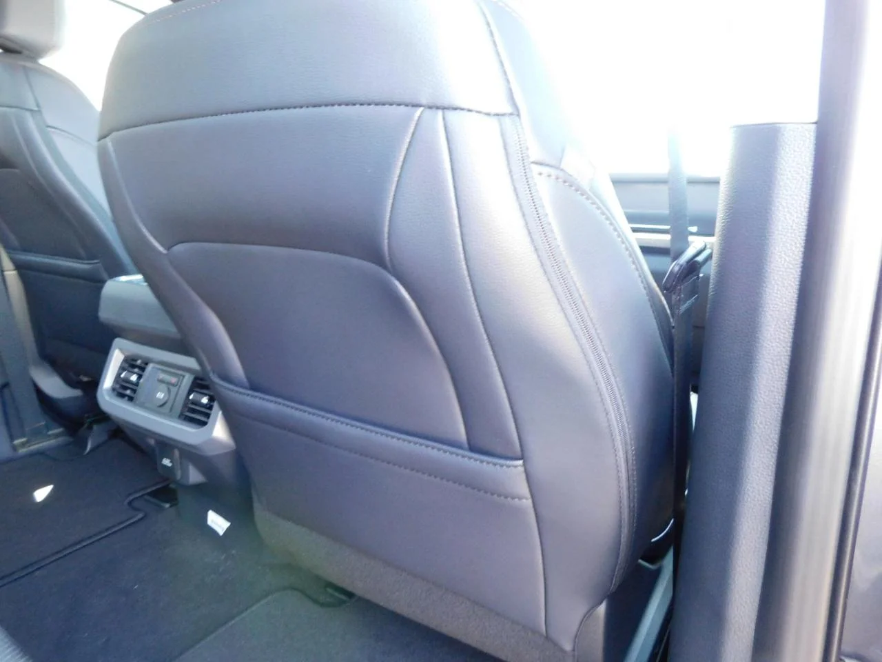 New 2027 Carbonized Gray Metallic Ford F-250® Lariat® image 18