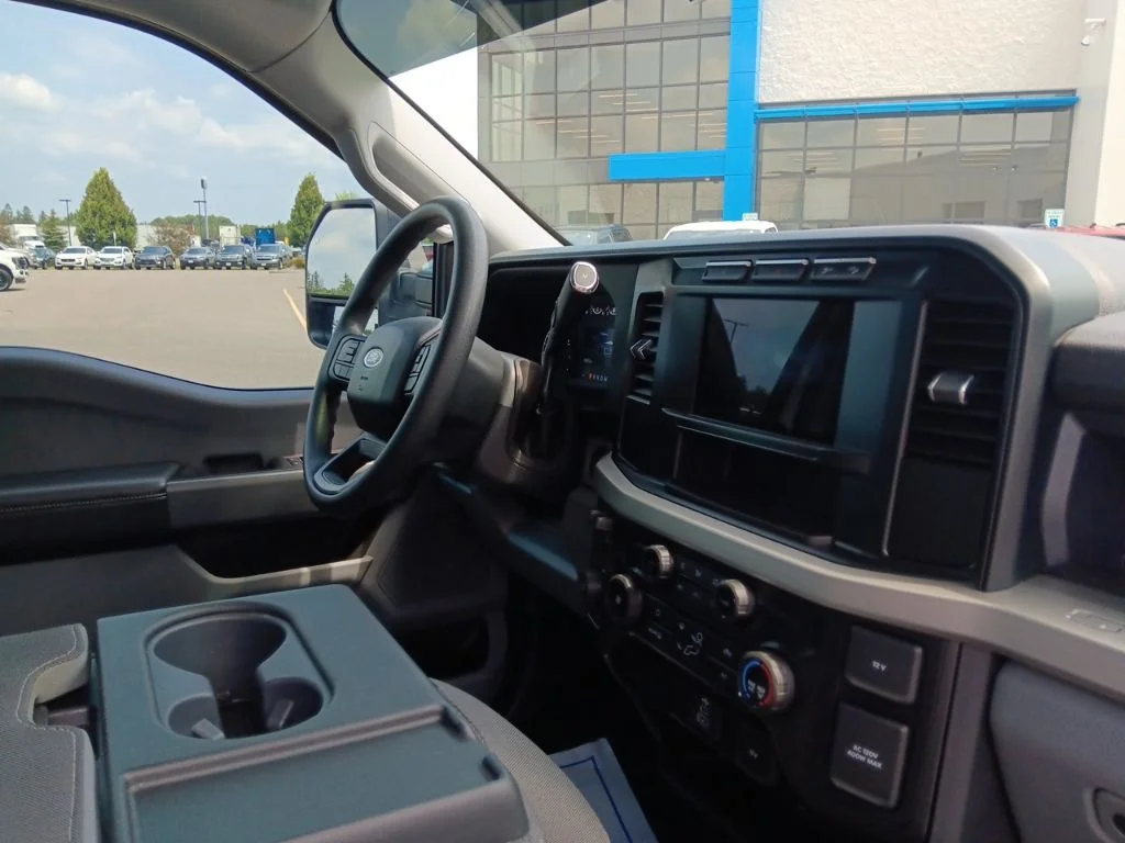 Used 2024 Oxford White Ford XL image 34