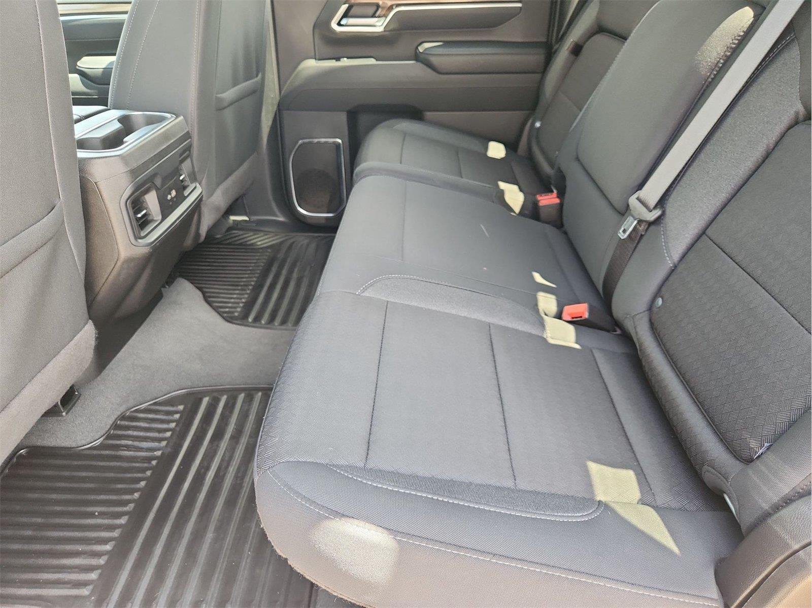 2025 Chevrolet Silverado 2500 HD photo 24 of 33
