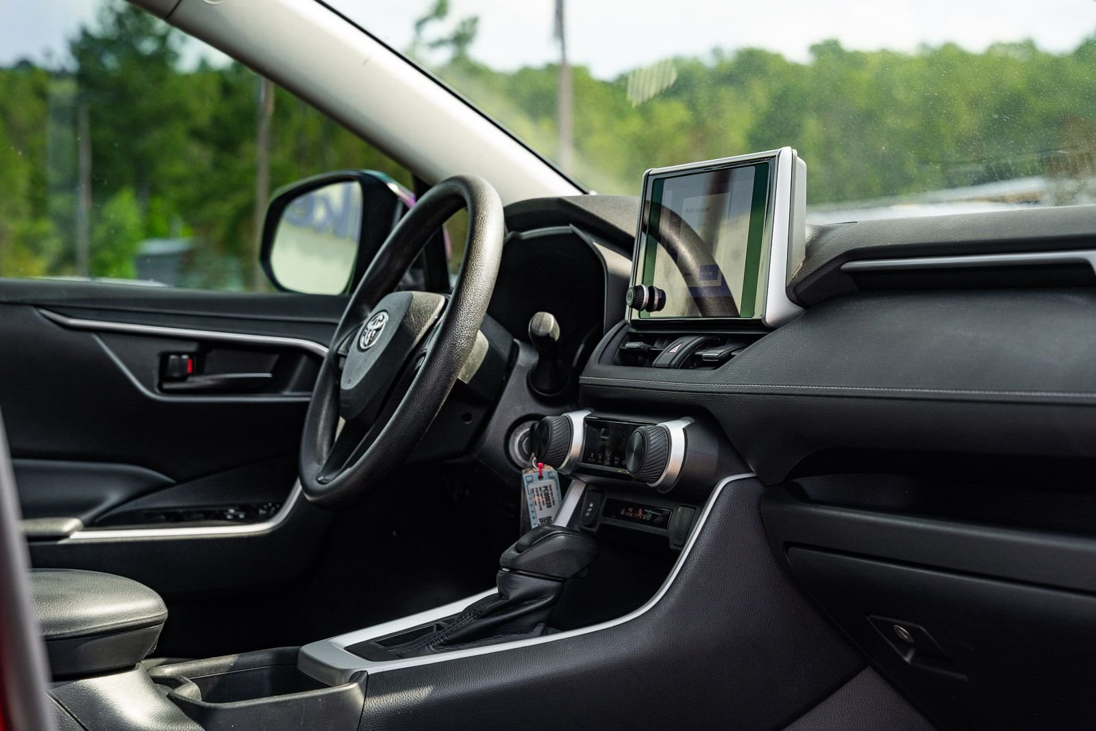 2023 Toyota RAV4 LE - Photo 12