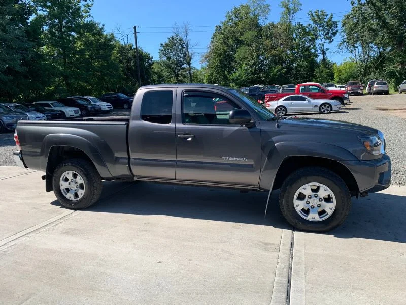 Used 2015 Gray Toyota Pickup 4D 6 ft image 12